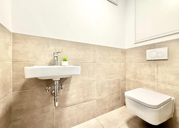 Penthouse Mit Parkplatz Und Balkon *