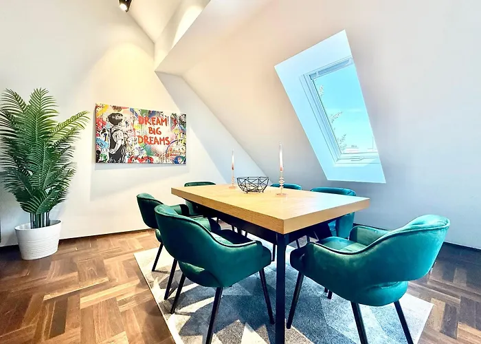 Penthouse Mit Parkplatz Und Balkon Відень