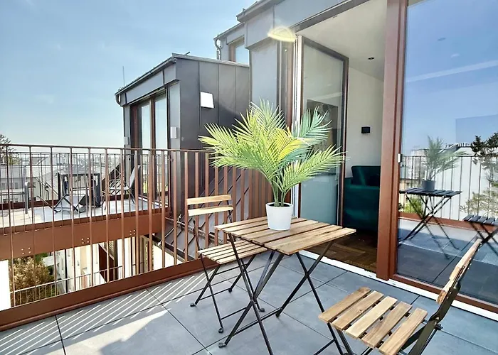 Апартаменти Penthouse Mit Parkplatz Und Balkon Відень