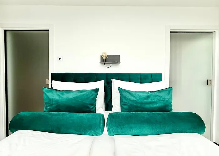 Penthouse Mit Parkplatz Und Balkon * Відень